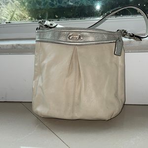 Coach Ashley Hobo Shoulder Bag! Off-White, silver, leather! Adorable Pink Inside